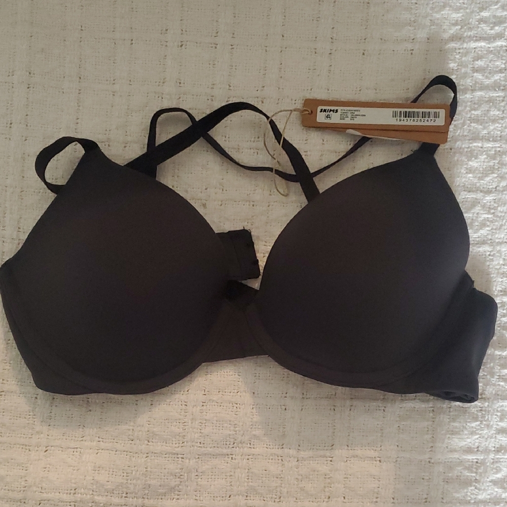 NWT Skims Fits Everyone T-shirt Bra